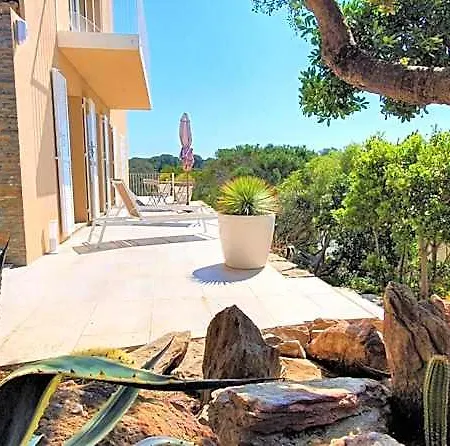 Hotel La Roche Aux Mouettes Ile Du Levant 3*